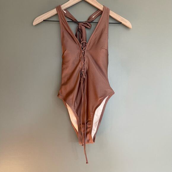 Cupshe Strawberry Fields Forever Back Tie One Piece Swimsuit Size XS Bronze Sexy - Picture 5 of 14